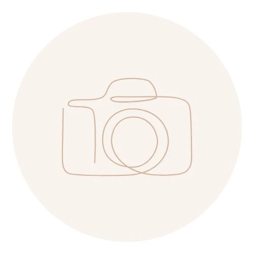 Icono de cámara que simboliza la fotografía profesional de bodas.